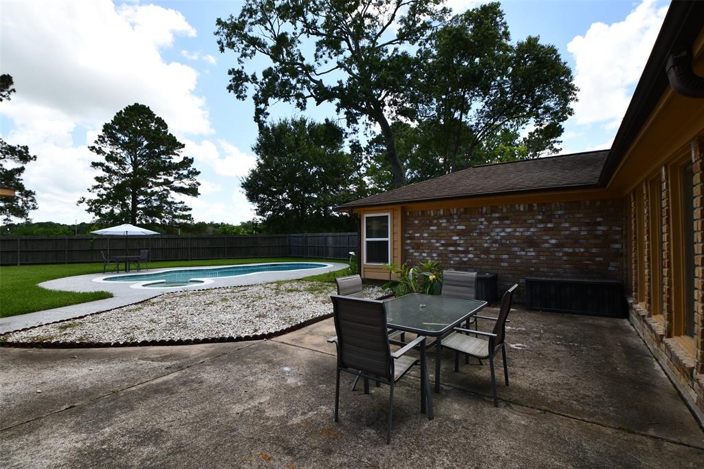 112 Saint Cloud Drive, Friendswood, Texas image 39