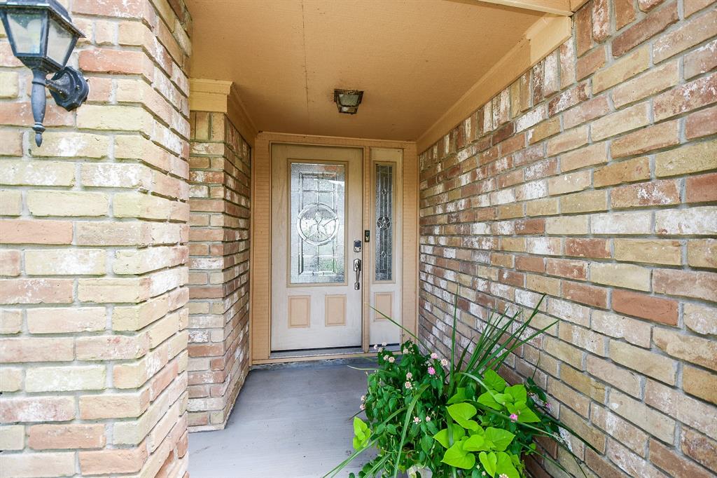 112 Saint Cloud Drive, Friendswood, Texas image 2