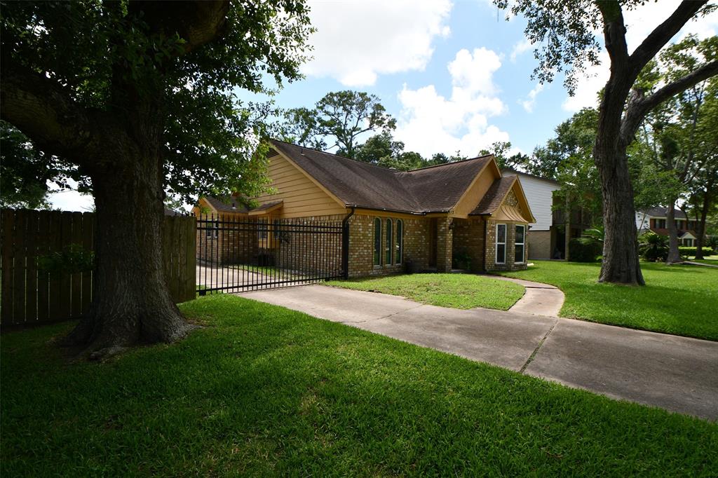 112 Saint Cloud Drive, Friendswood, Texas image 38