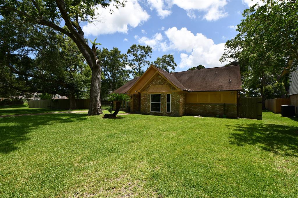 112 Saint Cloud Drive, Friendswood, Texas image 36