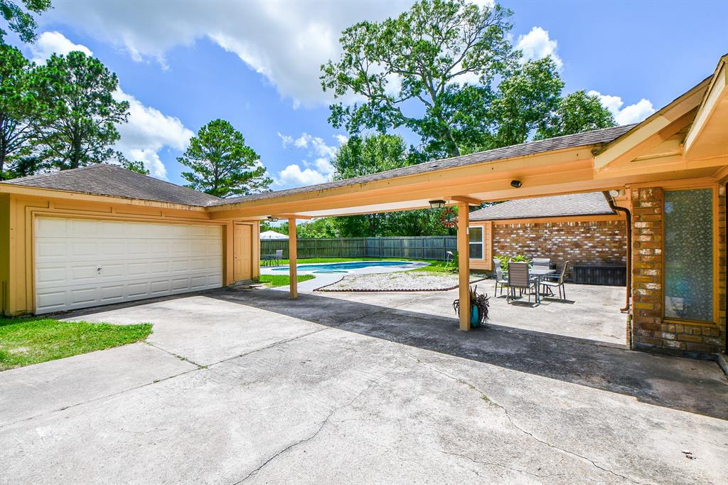 112 Saint Cloud Drive, Friendswood, Texas image 5