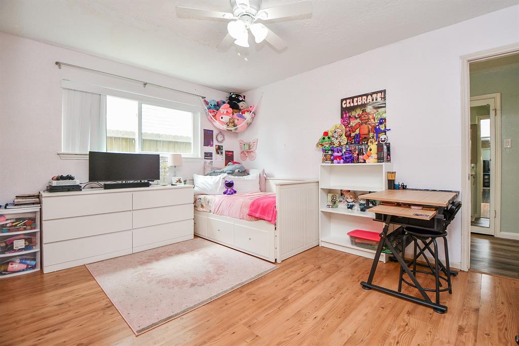 112 Saint Cloud Drive, Friendswood, Texas image 12