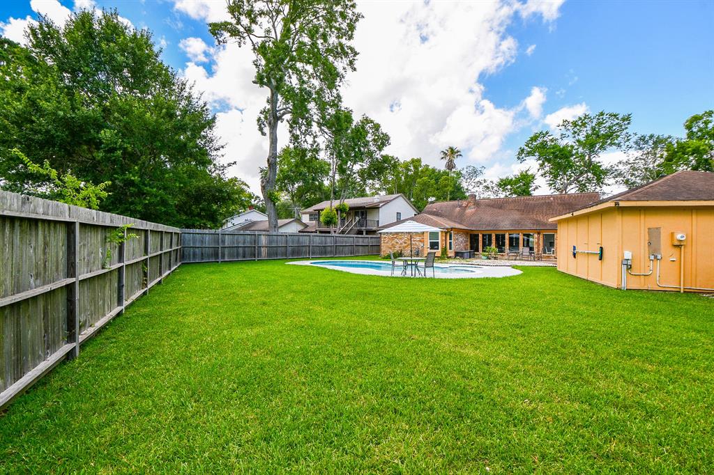 112 Saint Cloud Drive, Friendswood, Texas image 31