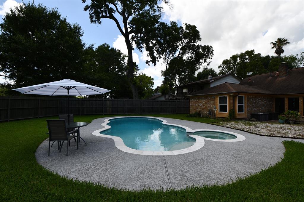 112 Saint Cloud Drive, Friendswood, Texas image 44