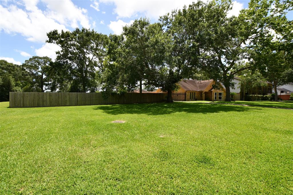112 Saint Cloud Drive, Friendswood, Texas image 33