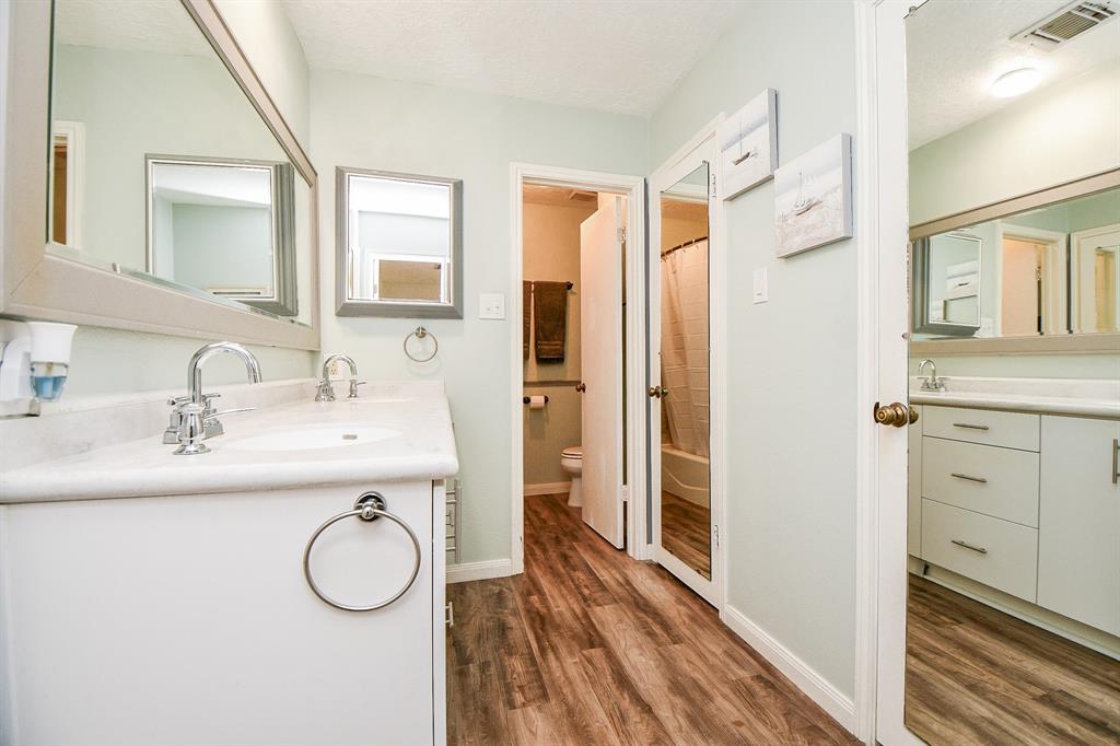 112 Saint Cloud Drive, Friendswood, Texas image 9