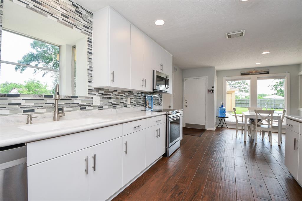 112 Saint Cloud Drive, Friendswood, Texas image 26