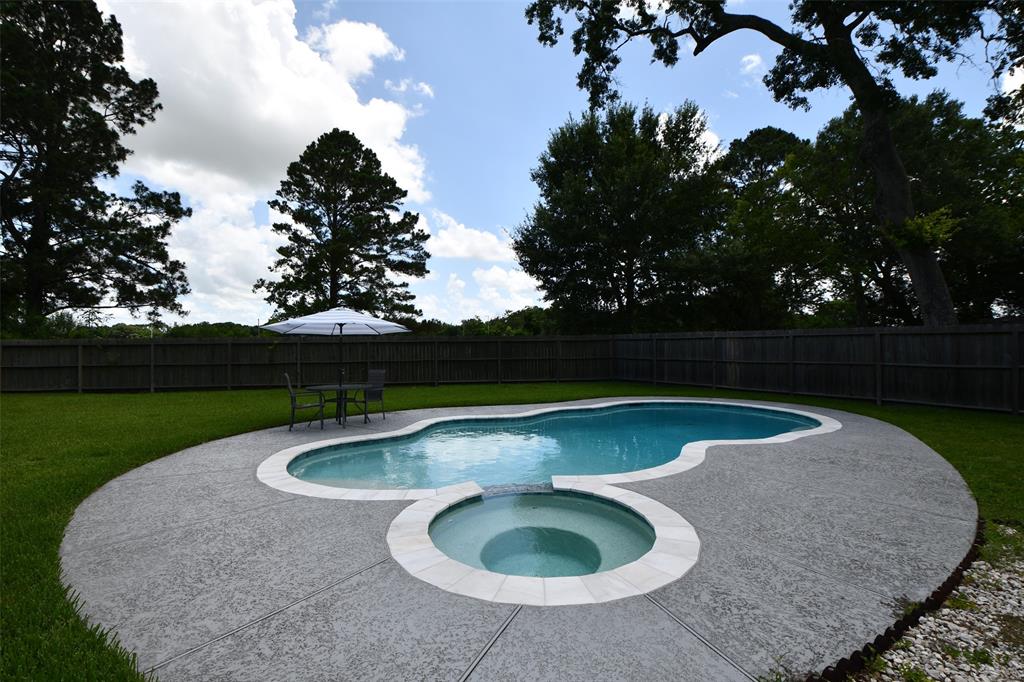 112 Saint Cloud Drive, Friendswood, Texas image 40