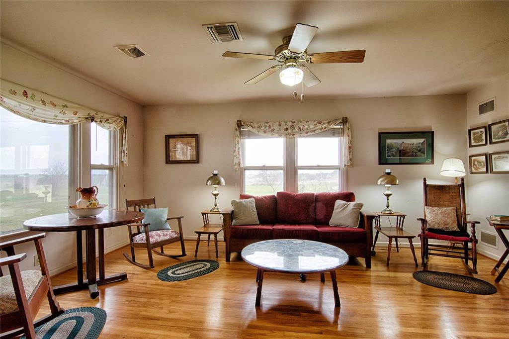 3927 County Road 256, Moulton, Texas image 6