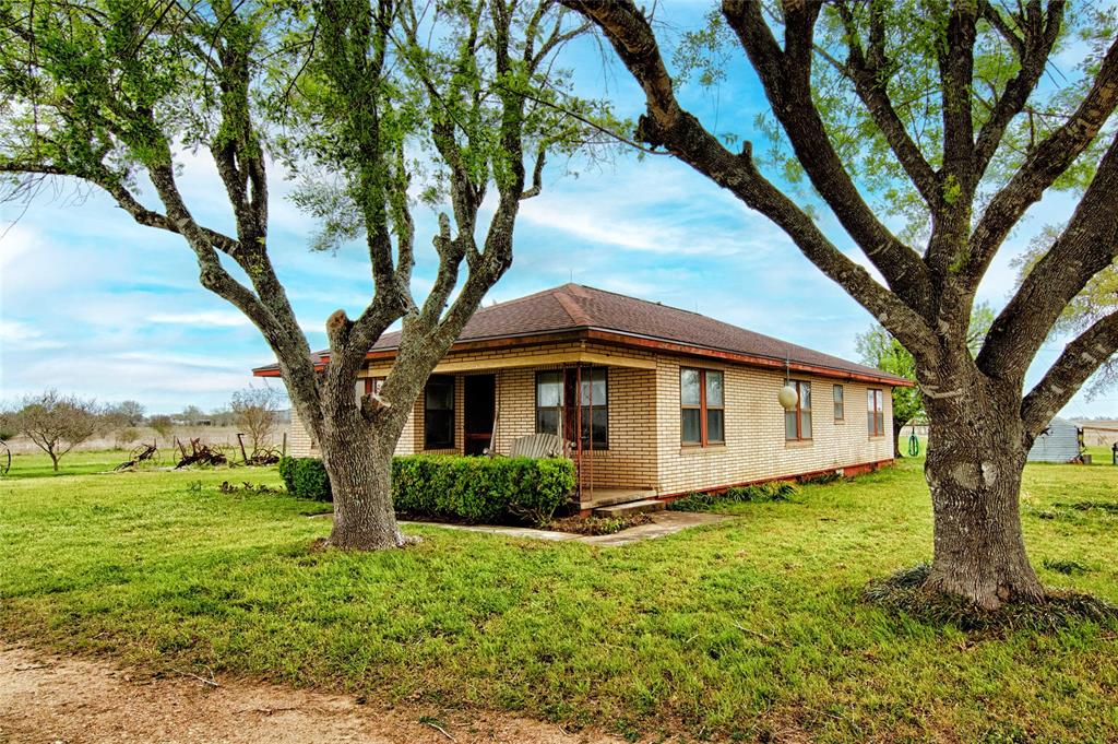 3927 County Road 256, Moulton, Texas image 5