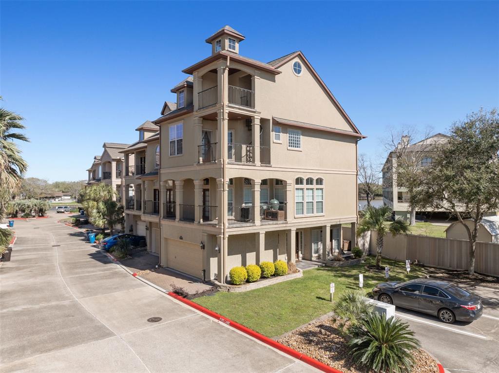 18725 Egret Oaks Lane, Webster, Texas image 1