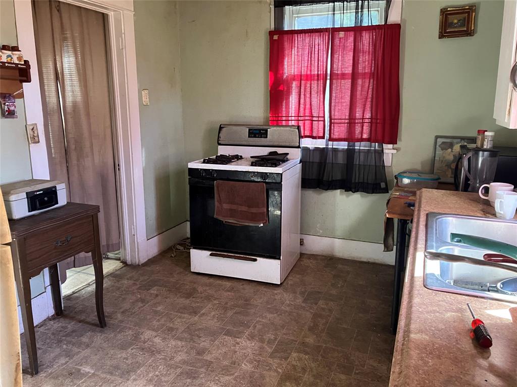 515 Ave E, El Campo, Texas image 6