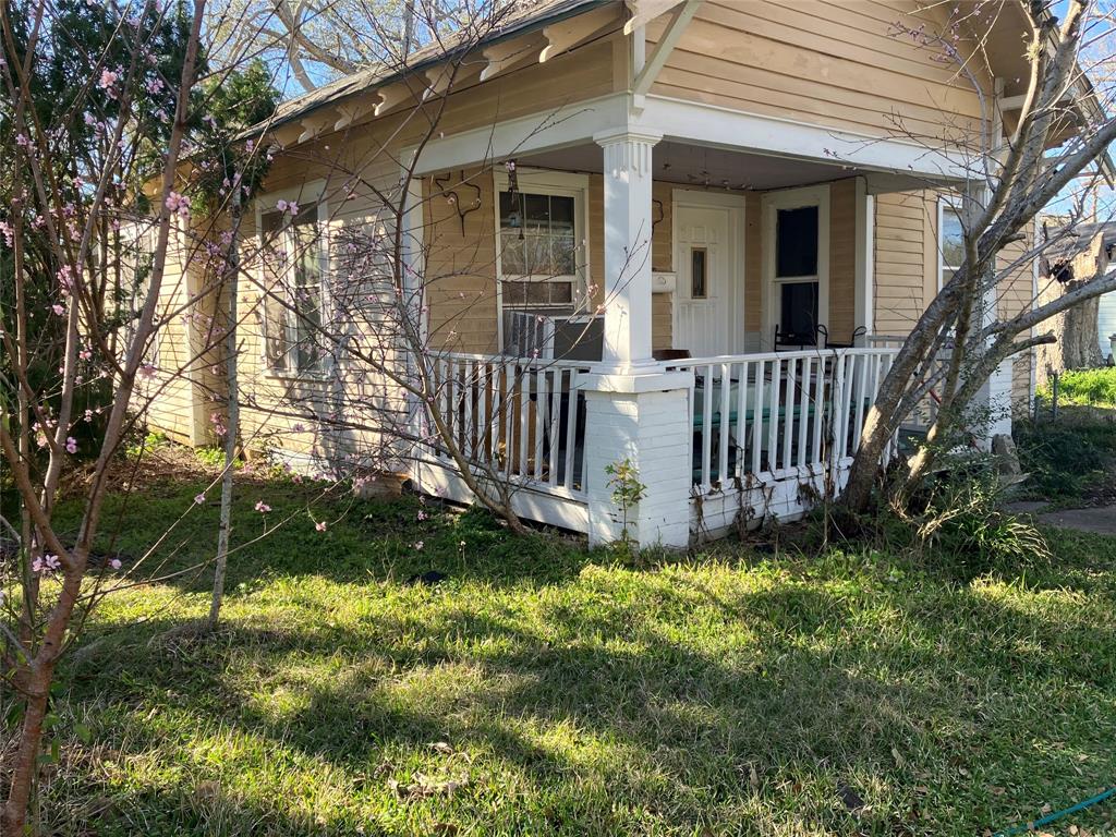 515 Ave E, El Campo, Texas image 2