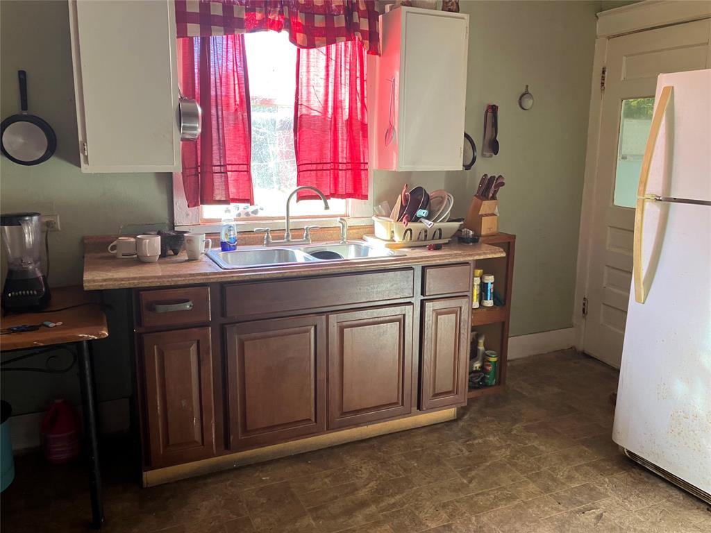 515 Ave E, El Campo, Texas image 7