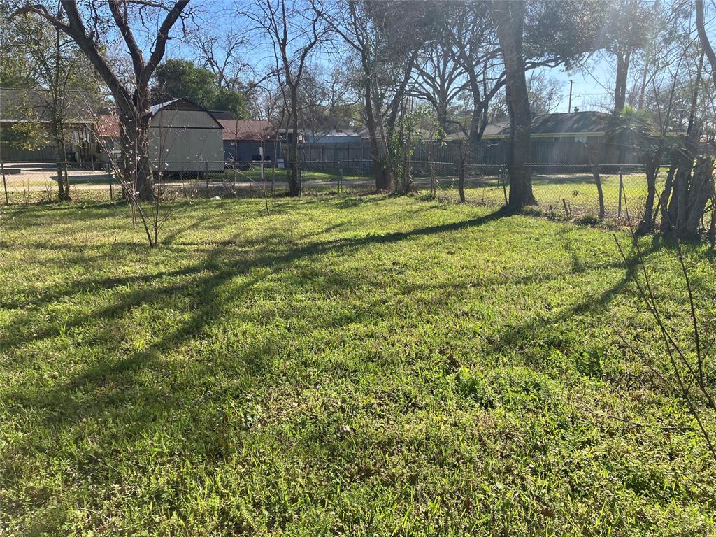 515 Ave E, El Campo, Texas image 9
