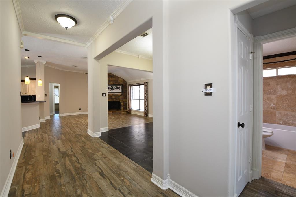 3006 Candle Hill Drive, Spring, Texas image 6