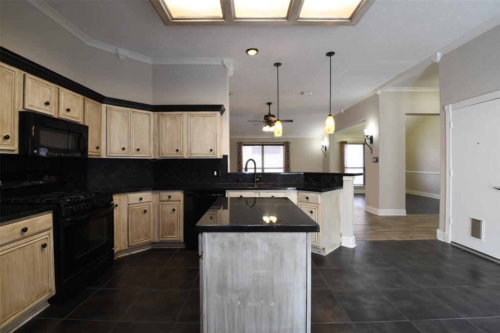 3006 Candle Hill Drive, Spring, Texas image 18