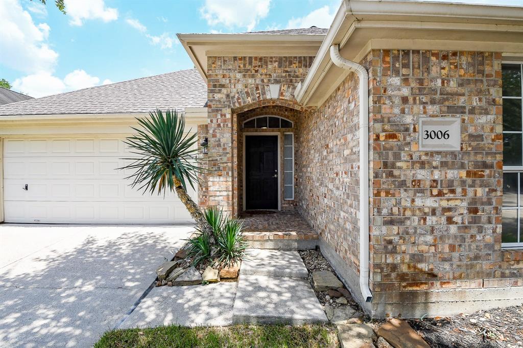 3006 Candle Hill Drive, Spring, Texas image 2
