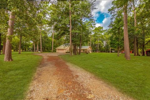 Single Family Residence in Cleveland TX 242 County Road 2198.jpg