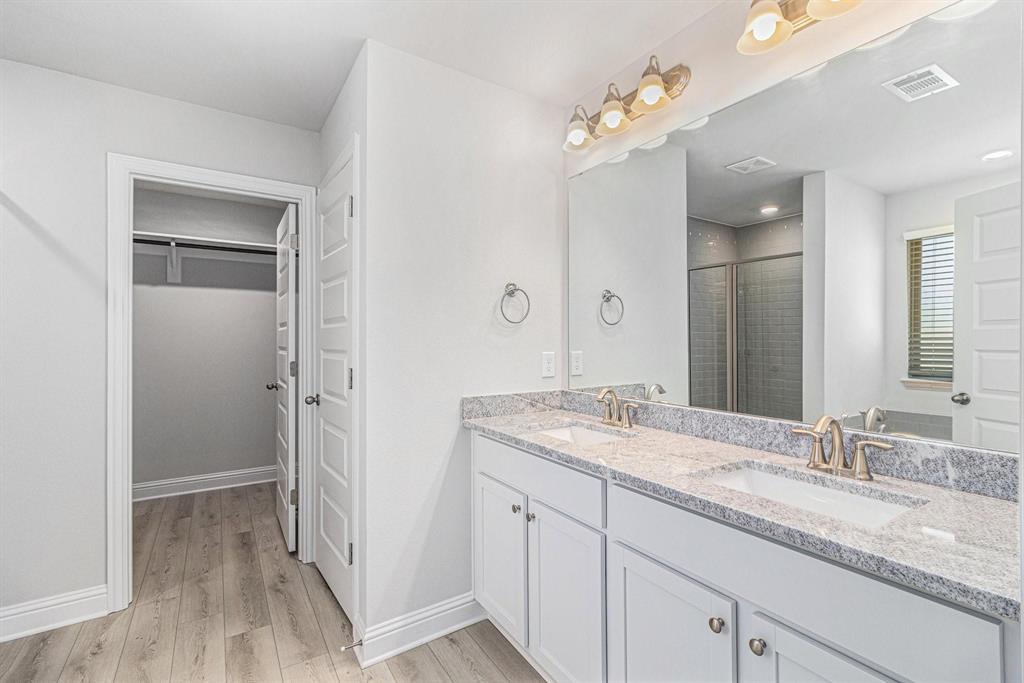 4210 Leslies Way Way, Dickinson, Texas image 38
