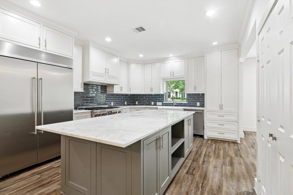 2819 W Wildwind Circle, The Woodlands, Texas image 11