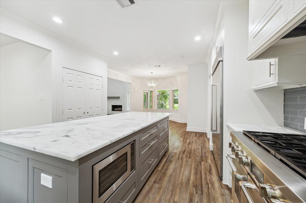 2819 W Wildwind Circle, The Woodlands, Texas image 13