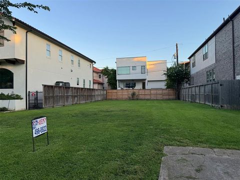 4303 Holt Street Bellaire TX 77401