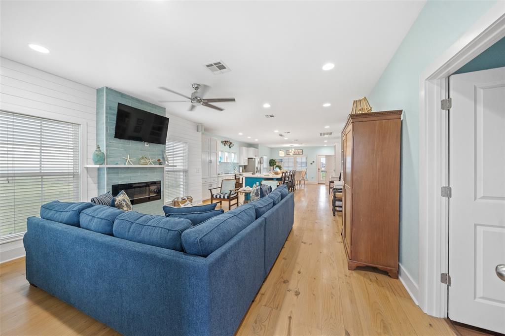 859 Main Street, Crystal Beach, Texas image 17