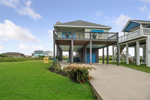Photo of 859 Main Street, Crystal Beach, TX 77650 (MLS # 8767973)
