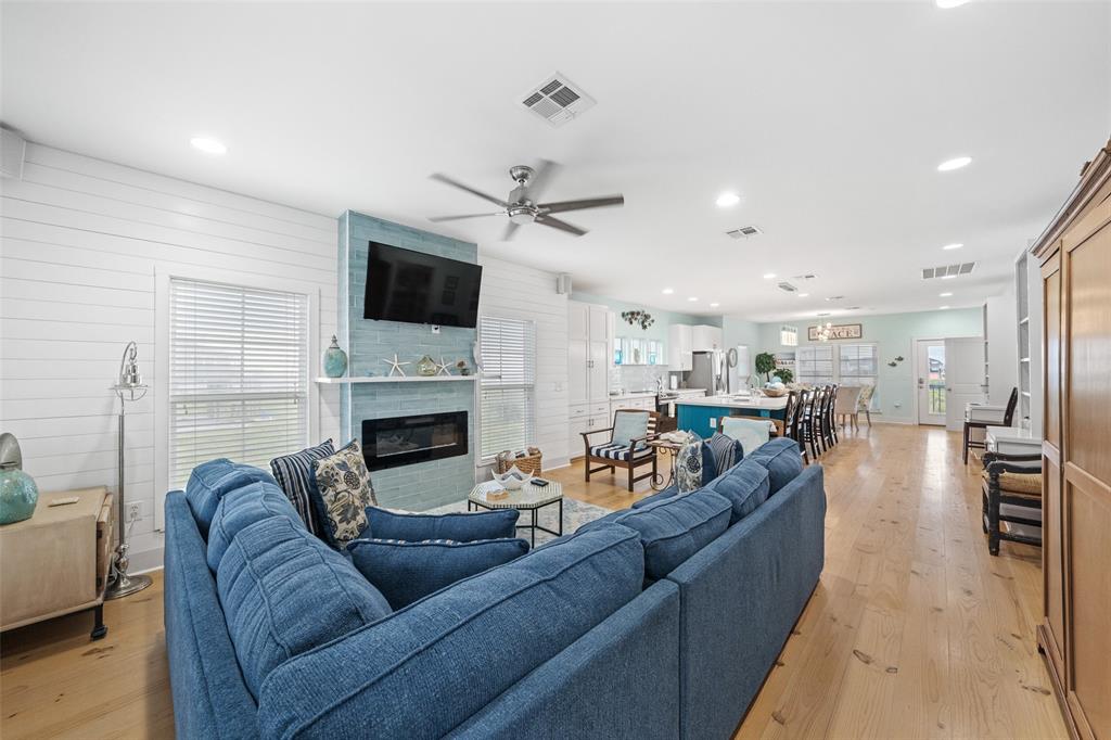 859 Main Street, Crystal Beach, Texas image 19