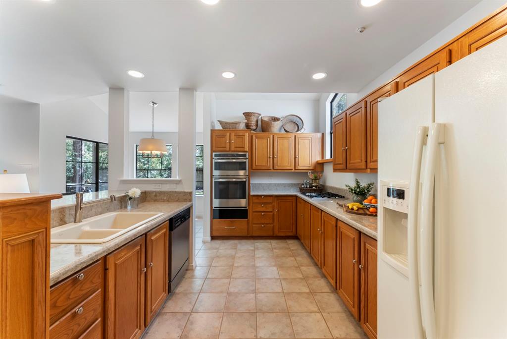 27 Sky Terrace Place, The Woodlands, Texas image 8