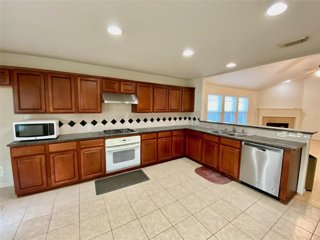 9414 Glendown Lane, Houston, Texas image 6