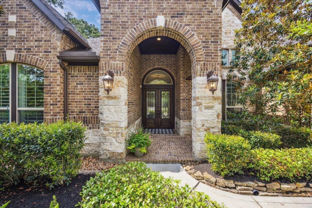19707 Arbors Edge Court