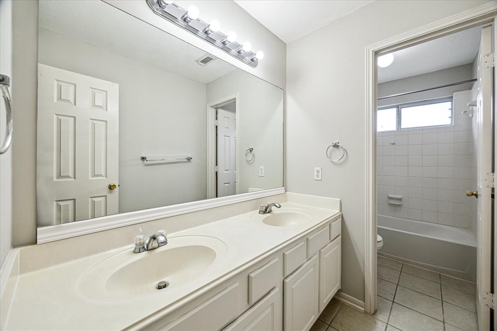 13822 Blue Vista Drive, Sugar Land, Texas image 26