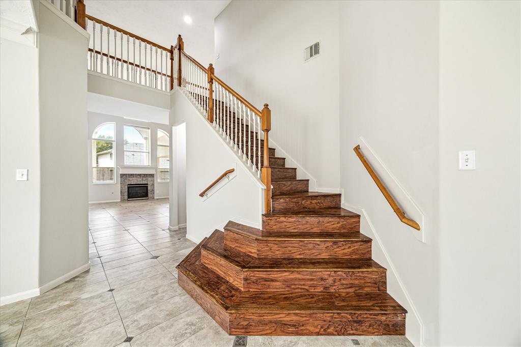 13822 Blue Vista Drive, Sugar Land, Texas image 2