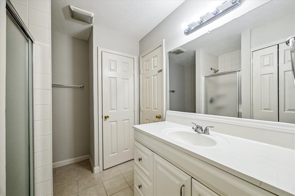 13822 Blue Vista Drive, Sugar Land, Texas image 27