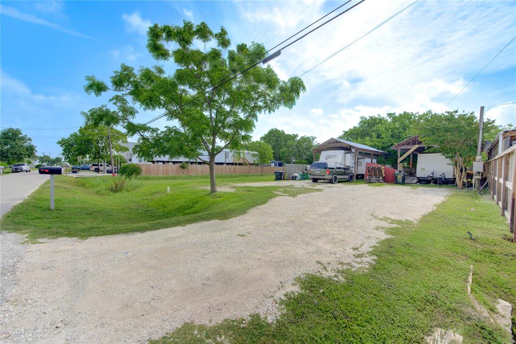1001 12th Street, Dickinson, Texas image 2
