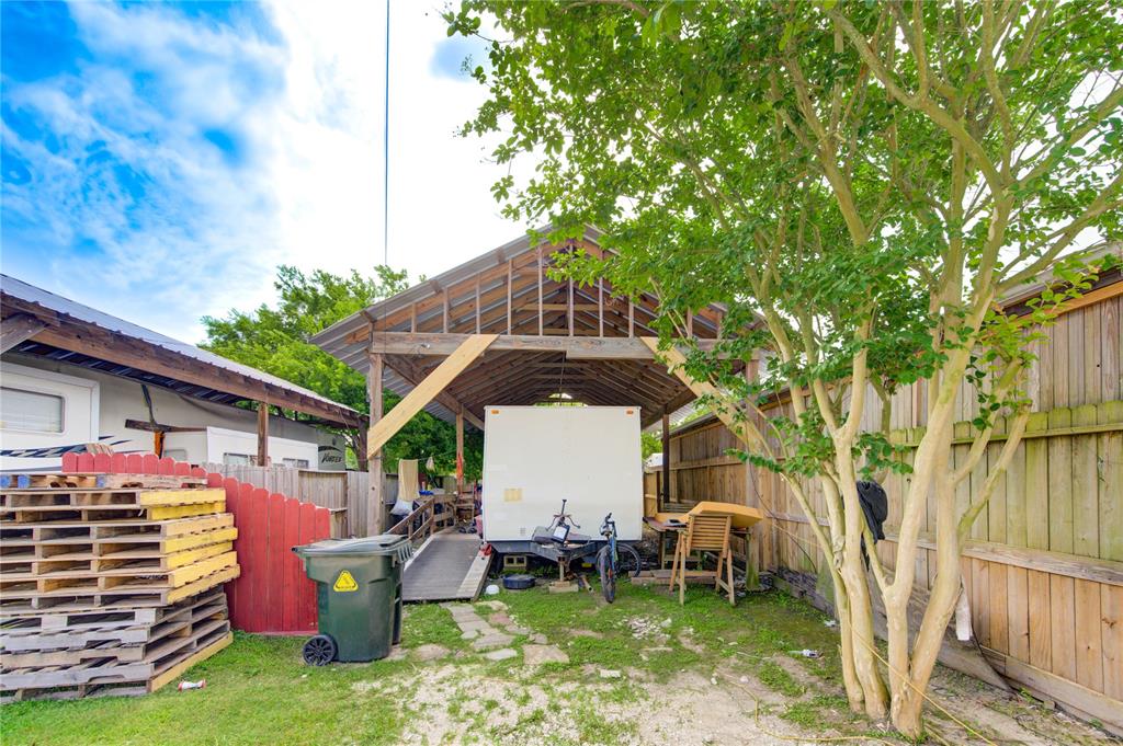 1001 12th Street, Dickinson, Texas image 8