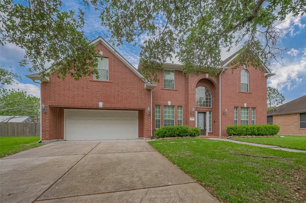 2105 Sentore Court, Pearland, Texas image 2