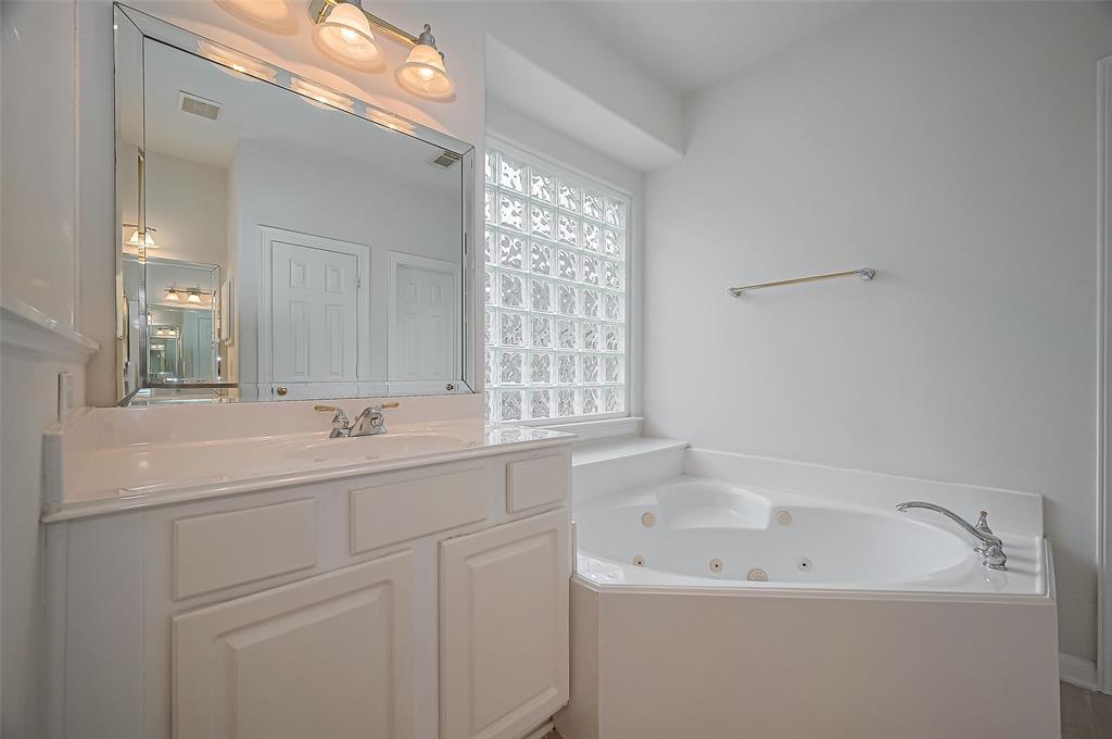 2105 Sentore Court, Pearland, Texas image 31