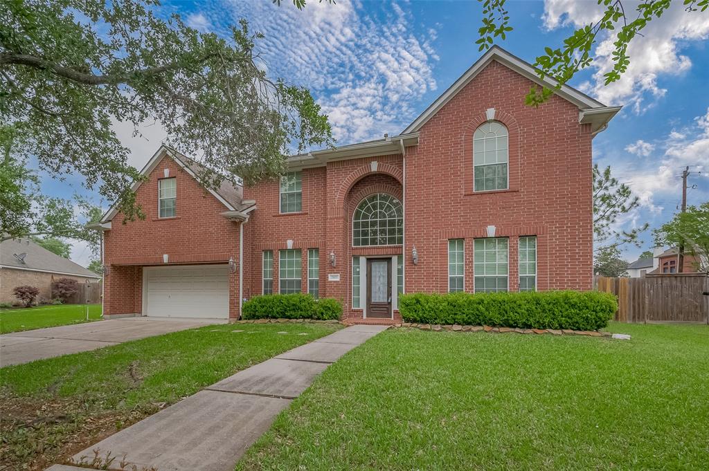 2105 Sentore Court, Pearland, Texas image 3