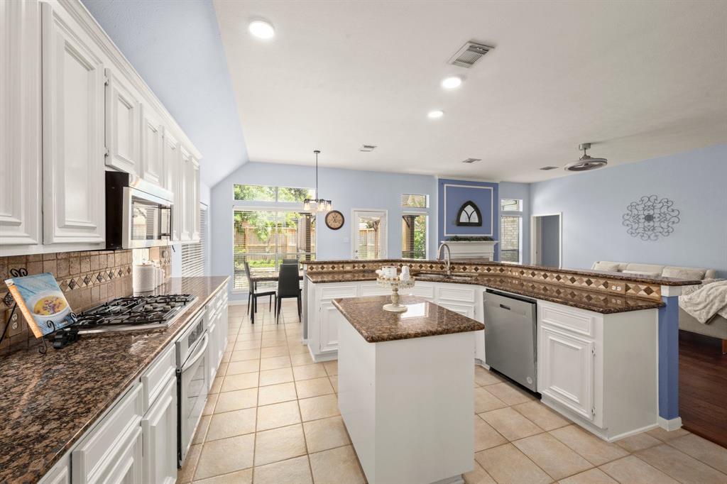 11722 Gray Forest Trail, Tomball, Texas image 9
