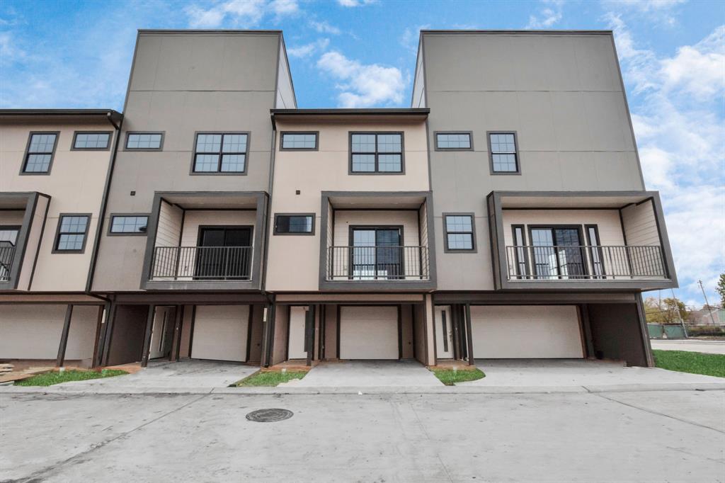 View Houston, TX 77072 townhome