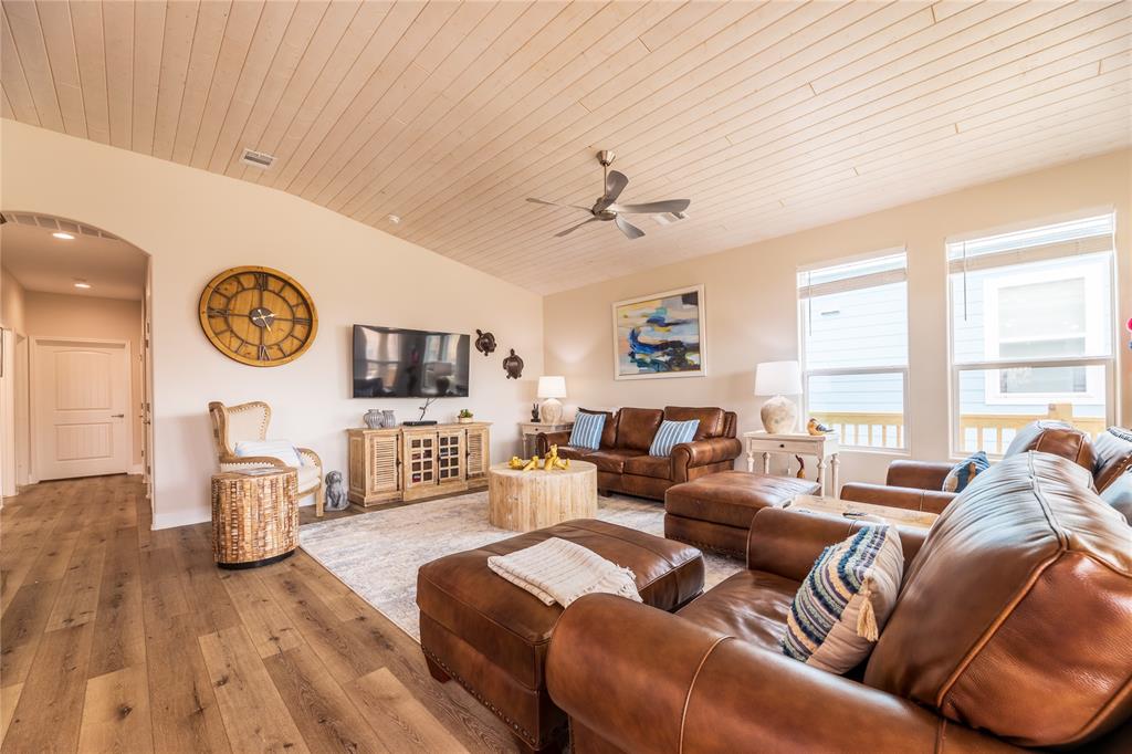 778 Wommack Dr Dr, Crystal Beach, Texas image 8