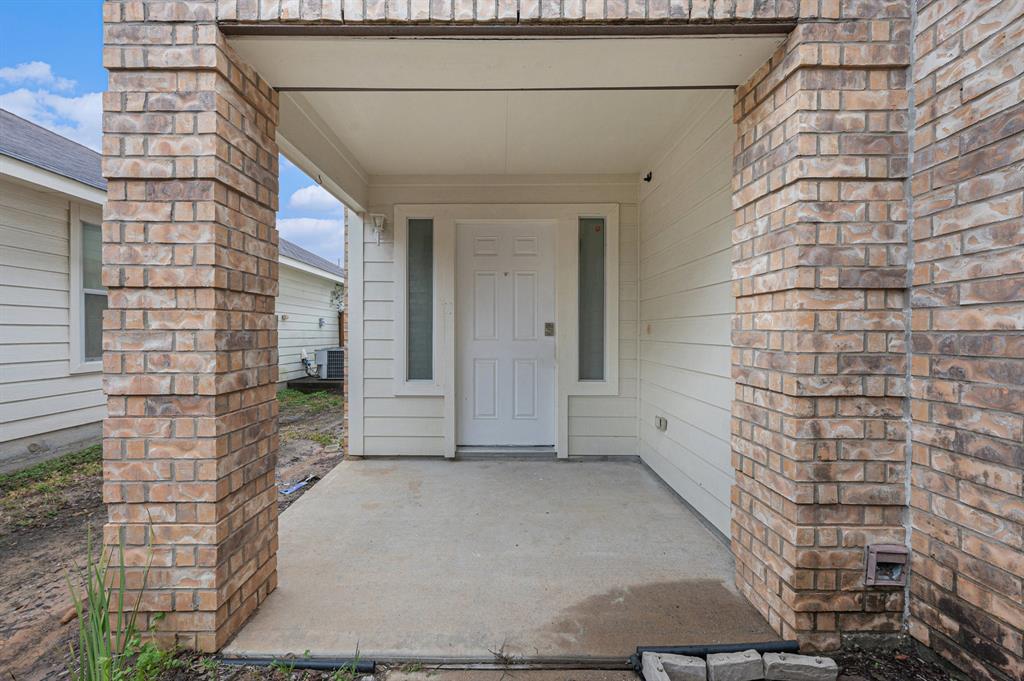 19110 Yellow Thrush Drive, Cypress, Texas image 3