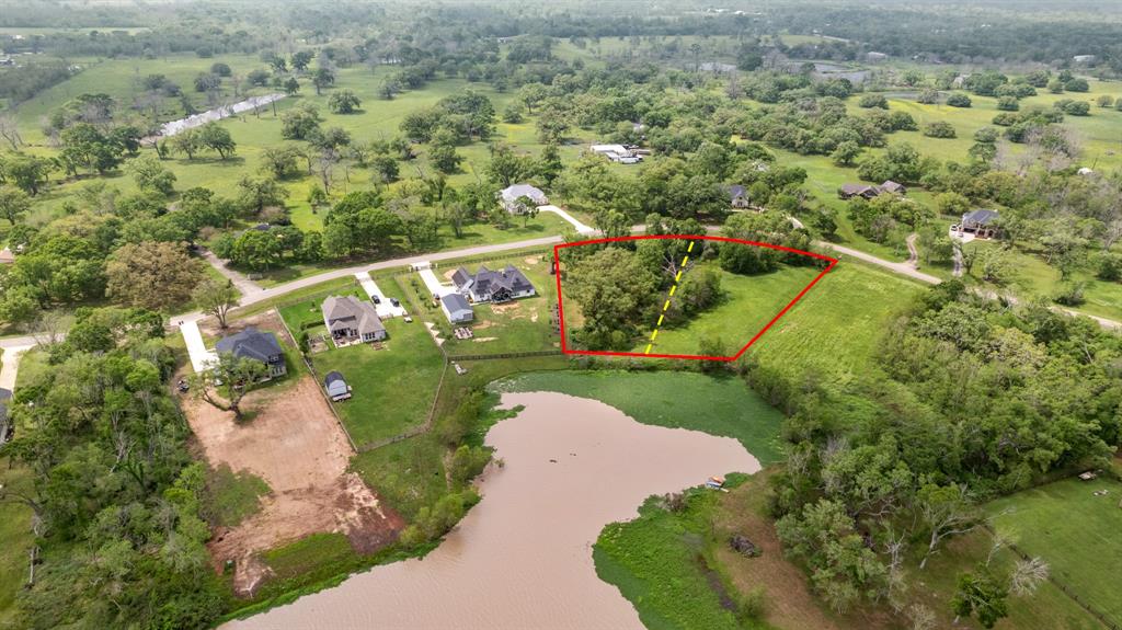 21702 Chenango Lake Drive, Angleton, Texas image 5