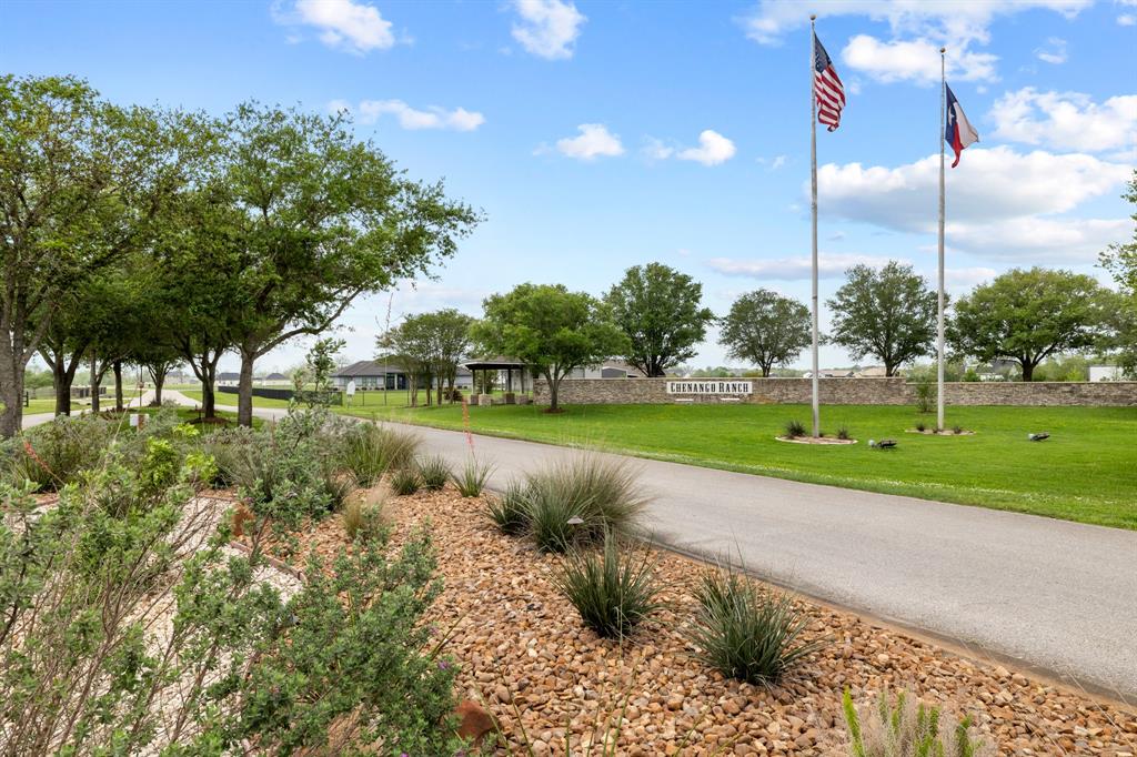 21702 Chenango Lake Drive, Angleton, Texas image 21