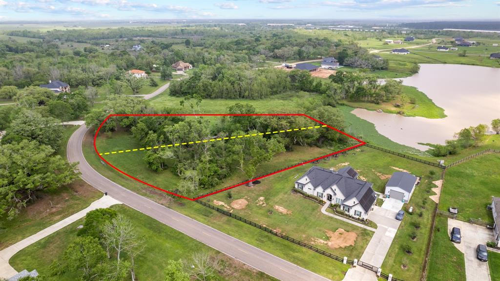 21702 Chenango Lake Drive, Angleton, Texas image 12