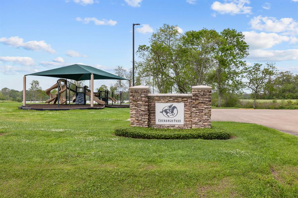 21702 Chenango Lake Drive, Angleton, Texas image 17