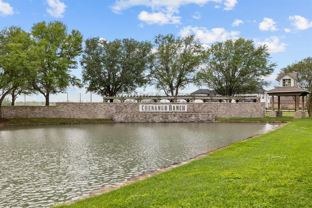 21702 Chenango Lake Drive, Angleton, Texas image 1